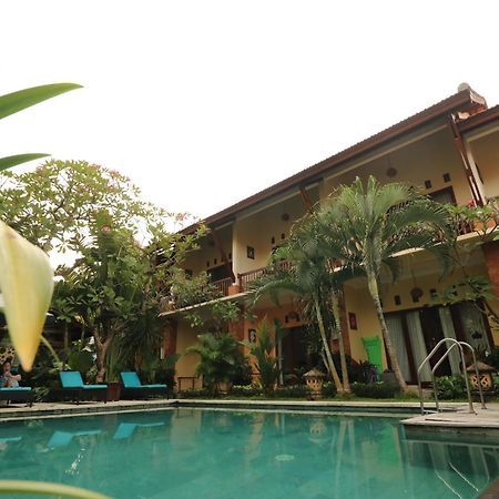 Mina Pelasa Hotel Legian Esterno foto