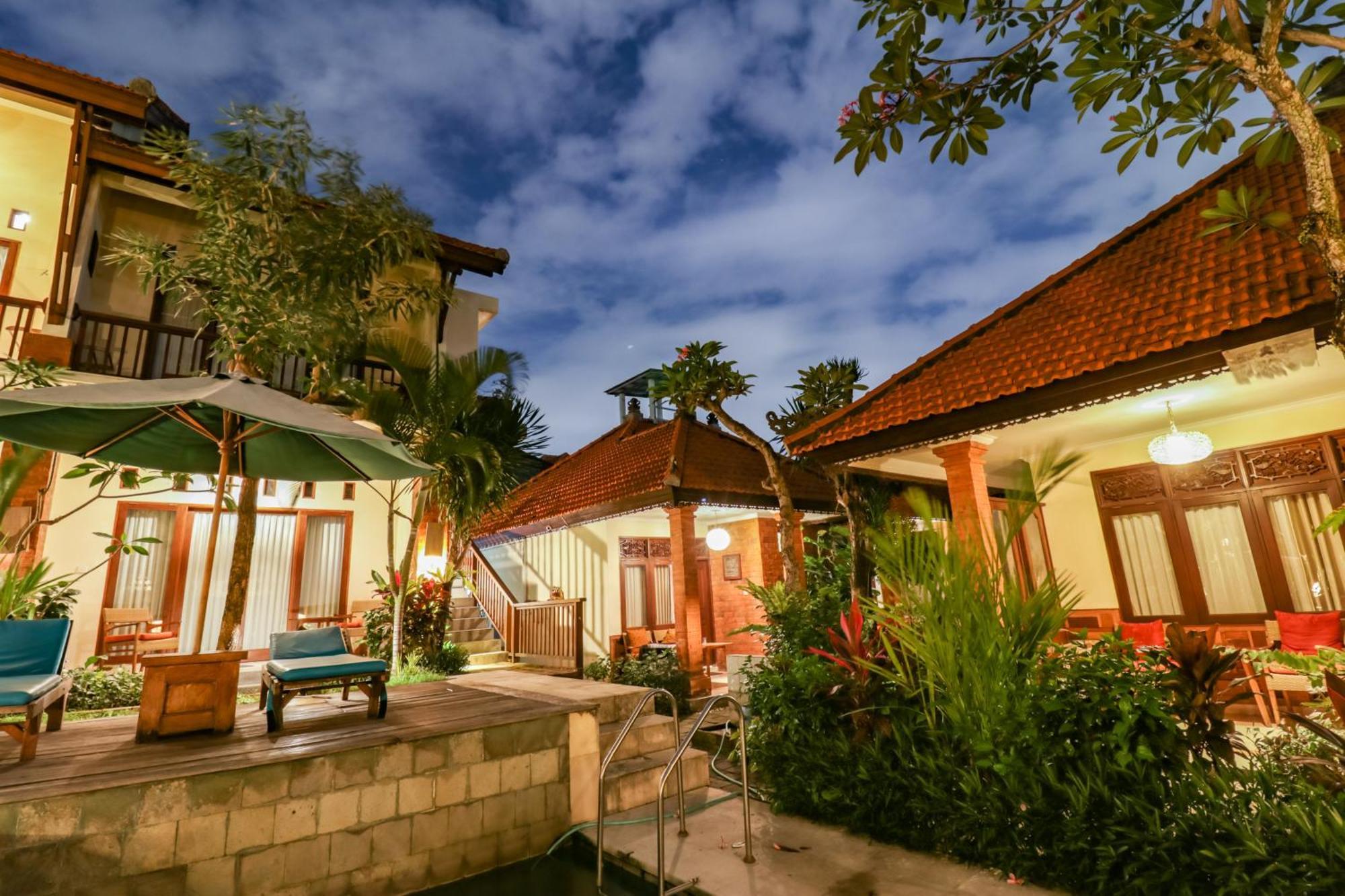 Mina Pelasa Hotel Legian Esterno foto