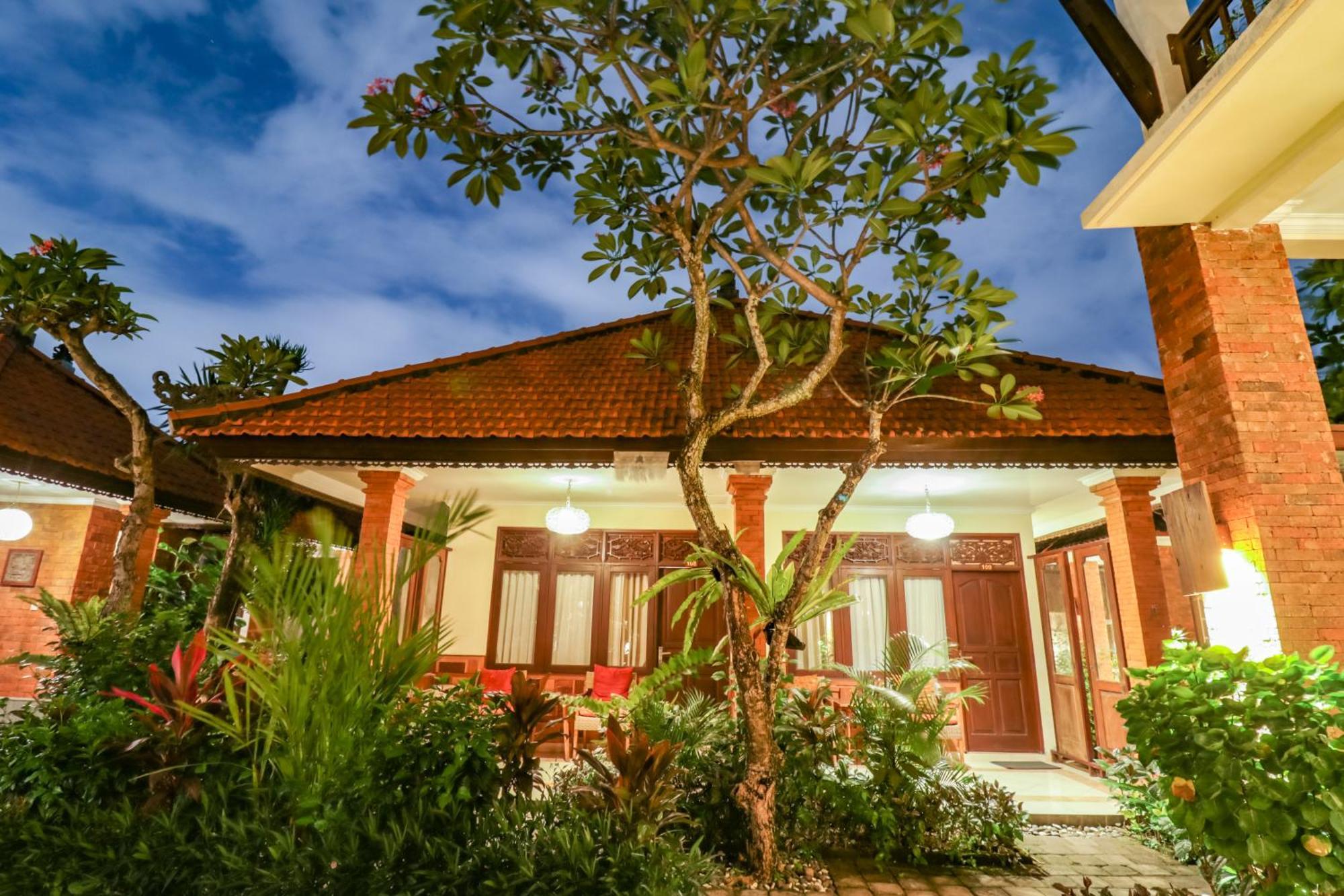 Mina Pelasa Hotel Legian Esterno foto