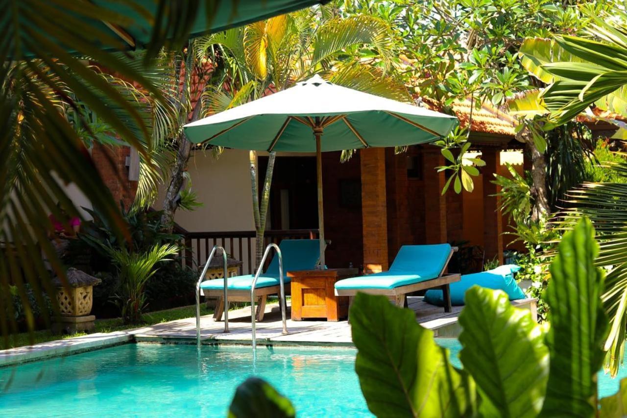 Mina Pelasa Hotel Legian Esterno foto