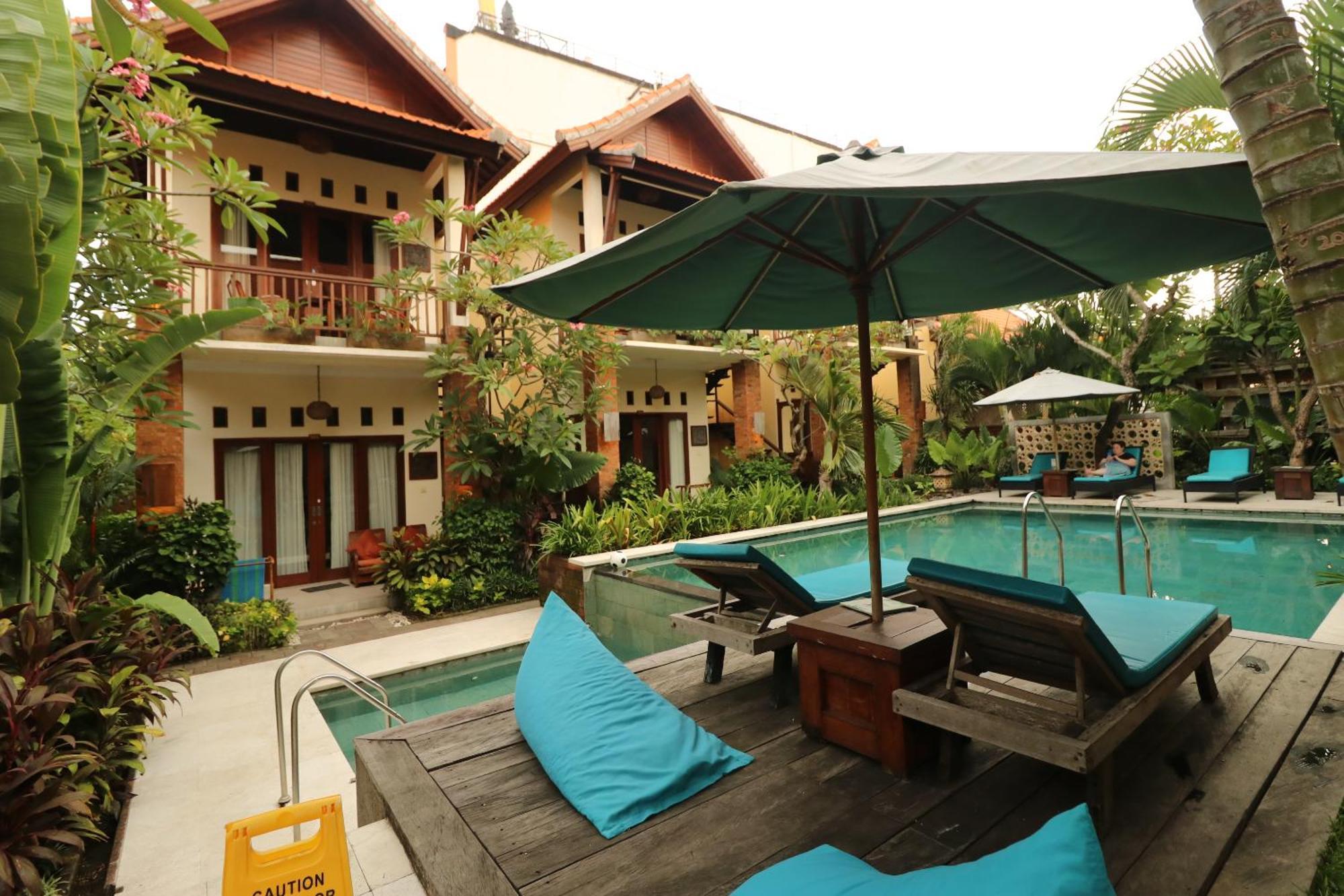 Mina Pelasa Hotel Legian Esterno foto